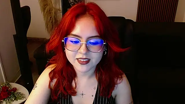Snapshot of crimson_tati_ chatting on 03-14-25, 07:37 crimson tati  online show from 03-14-25, 07:37