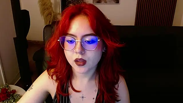 Snapshot of crimson_tati_ chatting on 03-14-25, 10:39 crimson tati  online show from 03-14-25, 10:39
