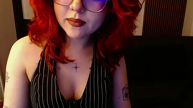 Snapshot of crimson_tati_ chatting on 03-15-25, 04:02 crimson tati  online show from 03-15-25, 04:02