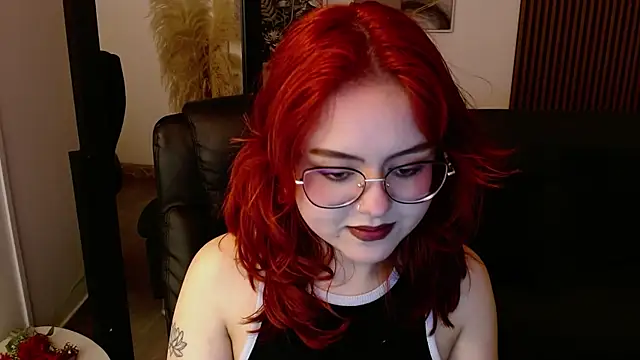 Snapshot of crimson_tati_ chatting on 03-15-25, 12:24 crimson tati  online show from 03-15-25, 12:24