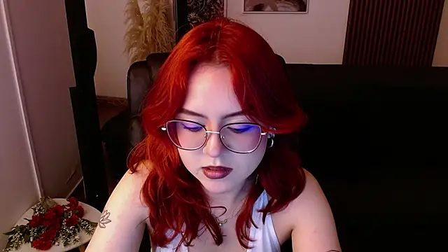 Snapshot of crimson_tati_ chatting on 03-22-25, 04:14 crimson tati  online show from 03-22-25, 04:14