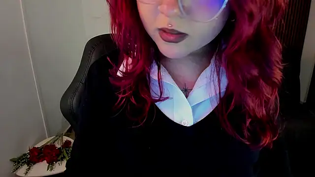 Snapshot of crimson_tati_ chatting on 09-12-25, 05:29 crimson tati  online show from 09-12-25, 05:29