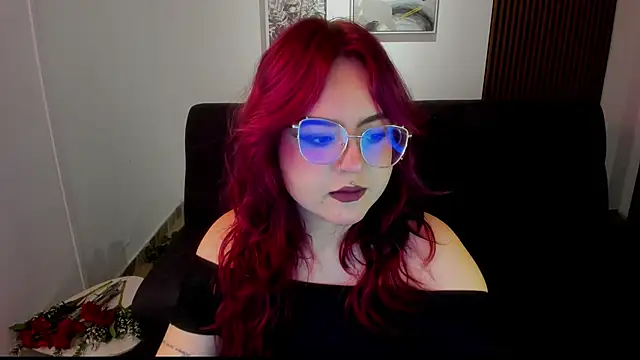 Snapshot of crimson_tati_ chatting on 09-16-25, 04:13 crimson tati  online show from 09-16-25, 04:13