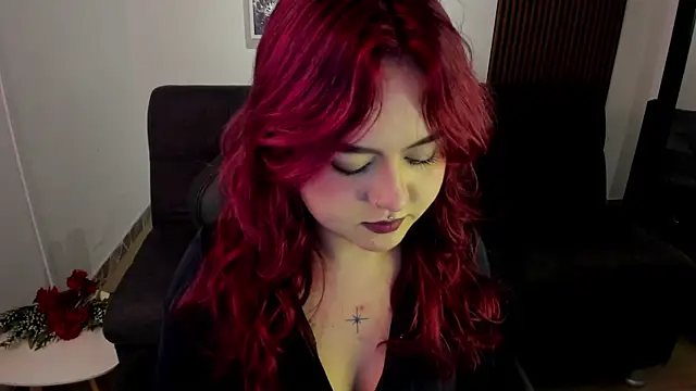 Snapshot of crimson_tati_ chatting on 09-19-25, 04:03 crimson tati  online show from 09-19-25, 04:03