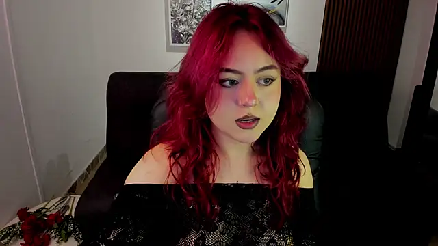 Snapshot of crimson_tati_ chatting on 09-24-25, 06:39 crimson tati  online show from 09-24-25, 06:39