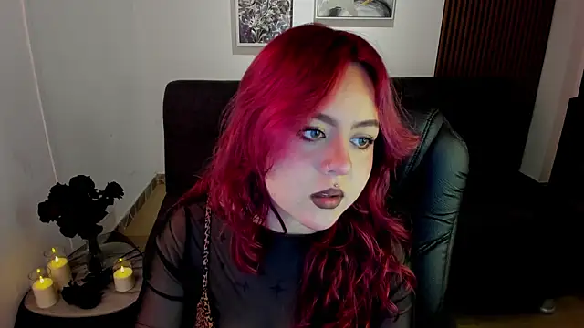 Snapshot of crimson_tati_ chatting on 09-28-25, 04:29 crimson tati  online show from 09-28-25, 04:29