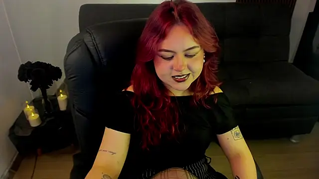 Snapshot of crimson_tati_ chatting on 10-11-25, 03:39 crimson tati  online show from 10-11-25, 03:39