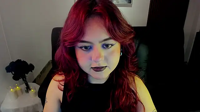 Snapshot of crimson_tati_ chatting on 10-22-25, 04:24 crimson tati  online show from 10-22-25, 04:24