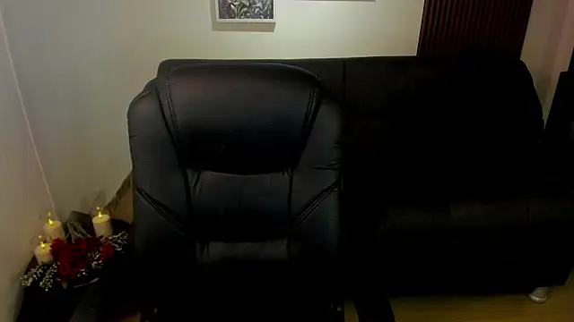 Snapshot of crimson_tati_ chatting on 10-24-25, 03:58 crimson tati  online show from 10-24-25, 03:58