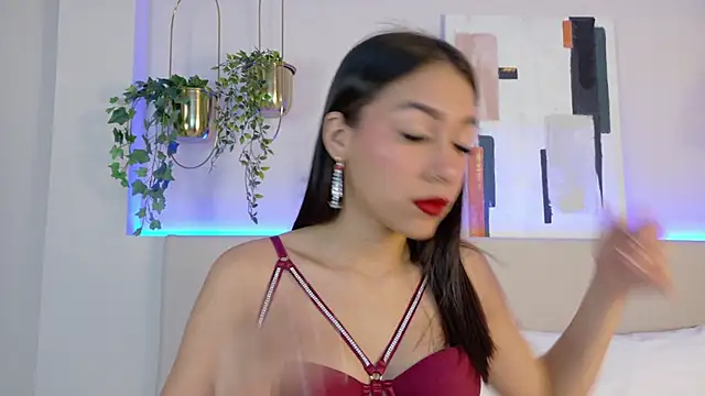 Snapshot of MiaOconner chatting on 12-17-24, 01:05 MiaOconner online show from 12-17-24, 01:05