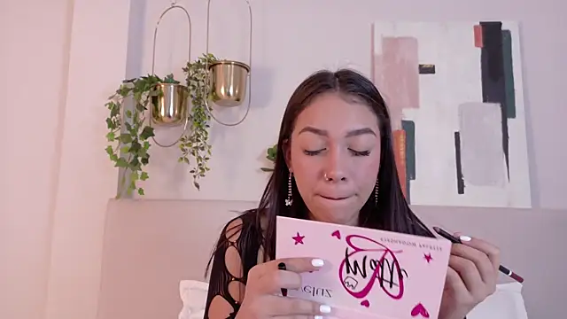 Snapshot of MiaOconner chatting on 01-07-25, 01:03 MiaOconner online show from 01-07-25, 01:03