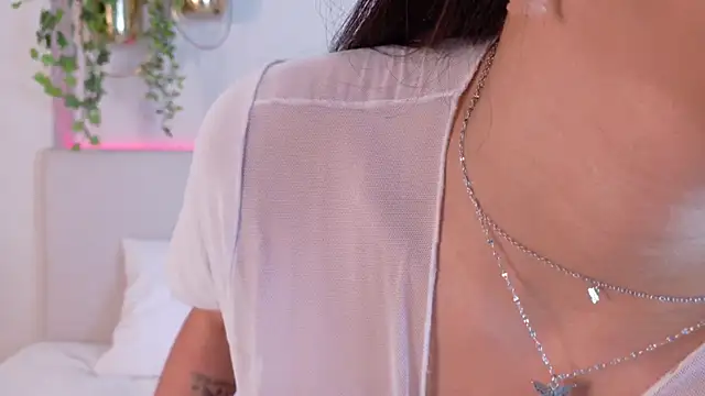 Snapshot of MiaOconner chatting on 01-08-25, 01:09 MiaOconner online show from 01-08-25, 01:09