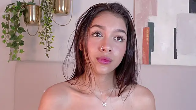 Snapshot of MiaOconner chatting on 01-10-25, 05:02 MiaOconner online show from 01-10-25, 05:02