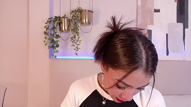 Snapshot of MiaOconner chatting on 01-13-25, 12:56 MiaOconner online show from 01-13-25, 12:56