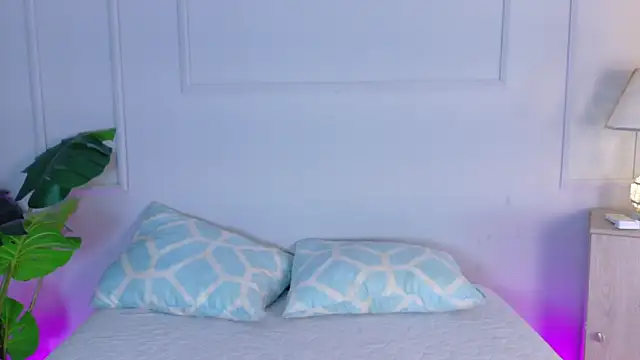 Snapshot of MiaOconner chatting on 09-10-25, 07:47 MiaOconner online show from 09-10-25, 07:47