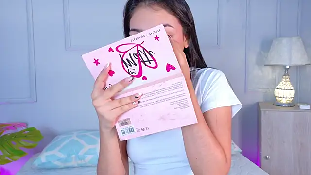 Snapshot of MiaOconner chatting on 09-26-25, 08:13 MiaOconner online show from 09-26-25, 08:13