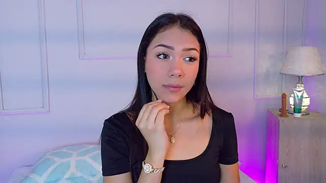 Snapshot of MiaOconner chatting on 10-07-25, 08:17 MiaOconner online show from 10-07-25, 08:17