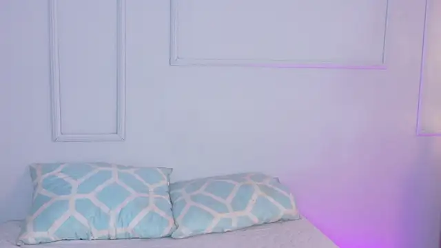 Snapshot of MiaOconner chatting on 10-10-25, 07:40 MiaOconner online show from 10-10-25, 07:40