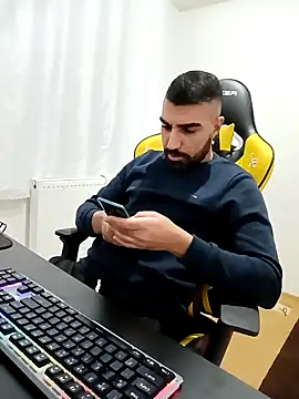 Snapshot of SertSikici022 chatting on 12-02-24, 03:25 SertSikici022 online show from 12-02-24, 03:25