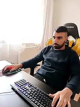 Snapshot of SertSikici022 chatting on 12-04-24, 08:12 SertSikici022 online show from 12-04-24, 08:12