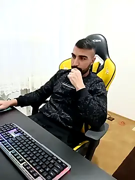 Snapshot of SertSikici022 chatting on 12-04-24, 01:53 SertSikici022 online show from 12-04-24, 01:53