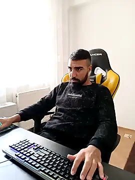 Snapshot of SertSikici022 chatting on 12-06-24, 10:49 SertSikici022 online show from 12-06-24, 10:49