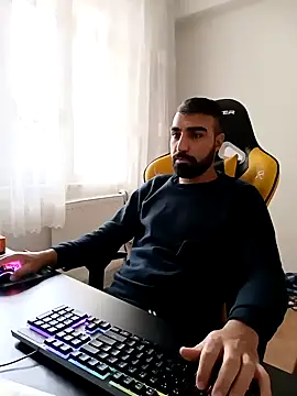 Snapshot of SertSikici022 chatting on 12-11-24, 11:30 SertSikici022 online show from 12-11-24, 11:30