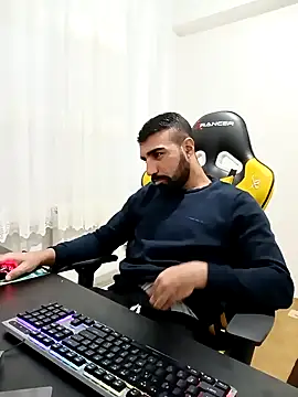 Snapshot of SertSikici022 chatting on 12-11-24, 02:33 SertSikici022 online show from 12-11-24, 02:33