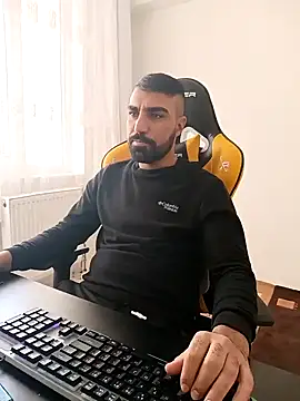 Snapshot of SertSikici022 chatting on 12-17-24, 11:39 SertSikici022 online show from 12-17-24, 11:39