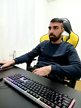 Snapshot of SertSikici022 chatting on 12-23-24, 03:33 SertSikici022 online show from 12-23-24, 03:33