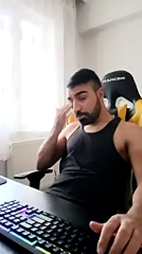 Snapshot of SertSikici022 chatting on 12-26-24, 01:10 SertSikici022 online show from 12-26-24, 01:10