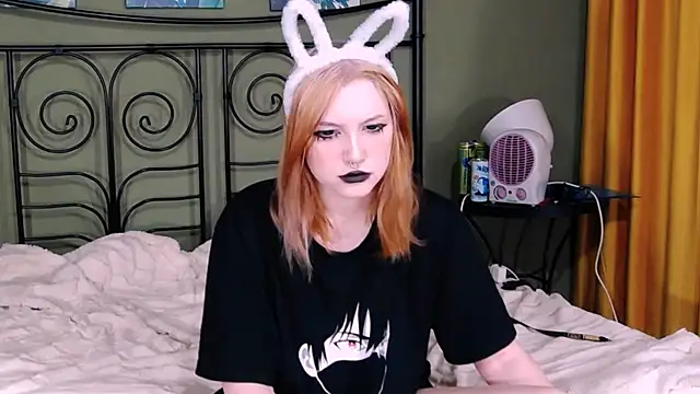 Snapshot of BlackyTea chatting on 12-09-24, 01:29 BlackyTea online show from 12-09-24, 01:29