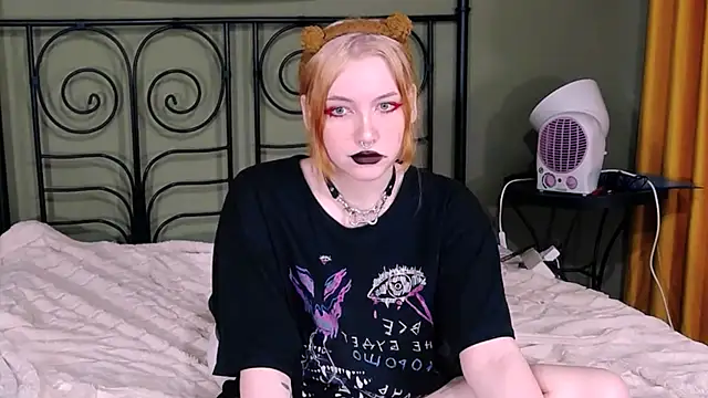 Snapshot of BlackyTea chatting on 12-13-24, 04:27 BlackyTea online show from 12-13-24, 04:27