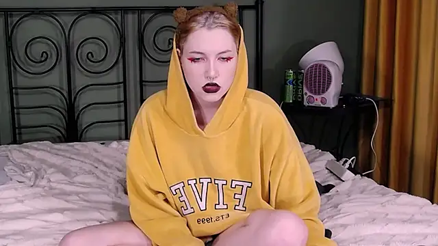 Snapshot of BlackyTea chatting on 12-21-24, 03:53 BlackyTea online show from 12-21-24, 03:53