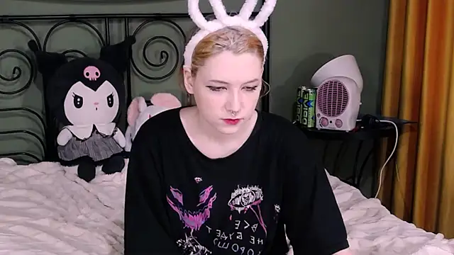 Snapshot of BlackyTea chatting on 12-23-24, 09:49 BlackyTea online show from 12-23-24, 09:49