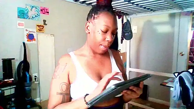 Snapshot of MsSapPhire500 chatting on 04-12-26, 06:13 MsSapPhire500 online show from 04-12-26, 06:13
