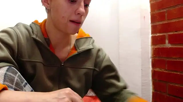 holy juli online show from 04-12-26, 05:34