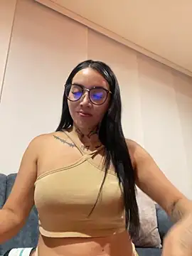 Nickiiiii online show from 03-11-25, 12:00