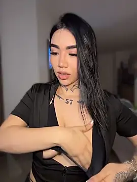 Nickiiiii online show from 06-18-26, 11:53
