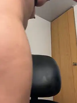 Snapshot of celine_bell20 chatting on 02-09-25, 06:33 celine bell20 online show from 02-09-25, 06:33