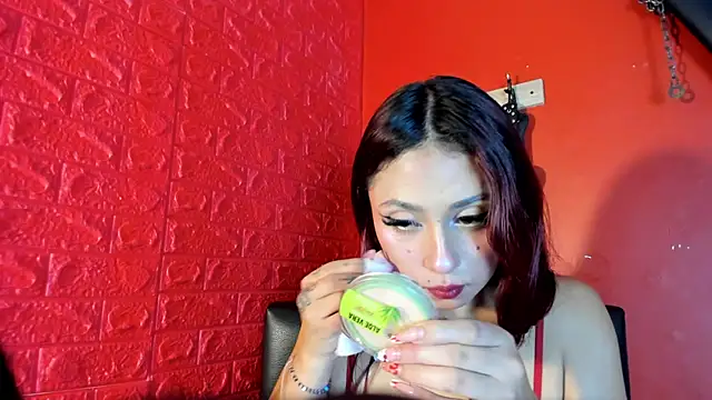 Snapshot of Monttserratt chatting on 11-24-25, 07:13 Monttserratt online show from 11-24-25, 07:13