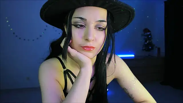 Snapshot of mollyposhh chatting on 01-12-25, 02:24 mollyposhh online show from 01-12-25, 02:24