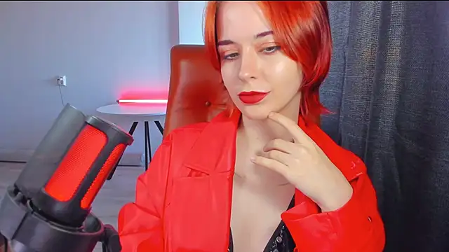 Snapshot of mollyposhh chatting on 09-19-25, 02:18 mollyposhh online show from 09-19-25, 02:18