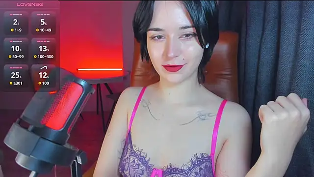 Snapshot of mollyposhh chatting on 09-28-25, 04:01 mollyposhh online show from 09-28-25, 04:01