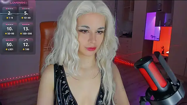 Snapshot of mollyposhh chatting on 11-25-25, 06:19 mollyposhh online show from 11-25-25, 06:19