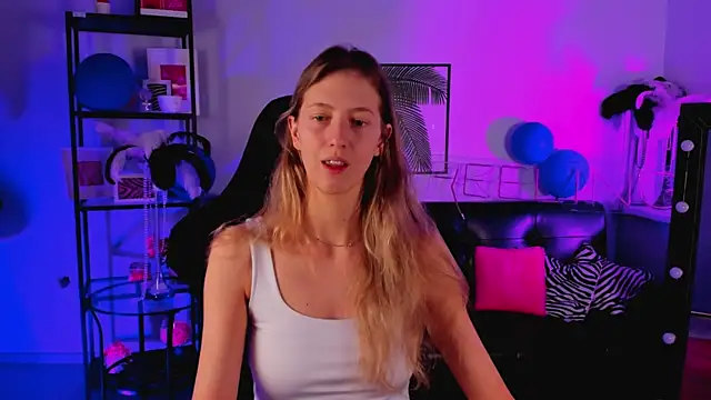 Snapshot of Sharon_Evansi chatting on 12-19-24, 08:45 Sharon Evansi online show from 12-19-24, 08:45