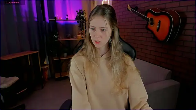 Snapshot of Sharon_Evansi chatting on 01-03-25, 08:54 Sharon Evansi online show from 01-03-25, 08:54