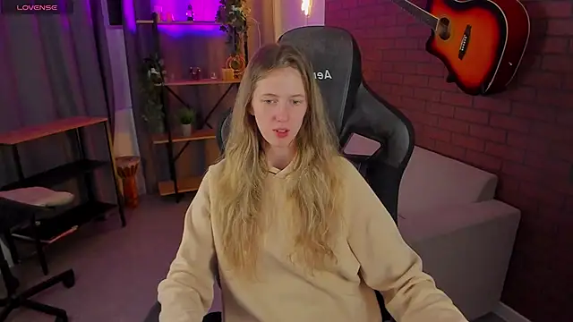 Snapshot of Sharon_Evansi chatting on 01-03-25, 03:01 Sharon Evansi online show from 01-03-25, 03:01