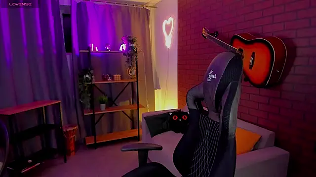 Snapshot of Sharon_Evansi chatting on 01-04-25, 09:32 Sharon Evansi online show from 01-04-25, 09:32