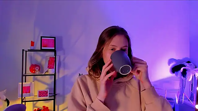 Snapshot of Sharon_Evansi chatting on 03-14-25, 09:00 Sharon Evansi online show from 03-14-25, 09:00